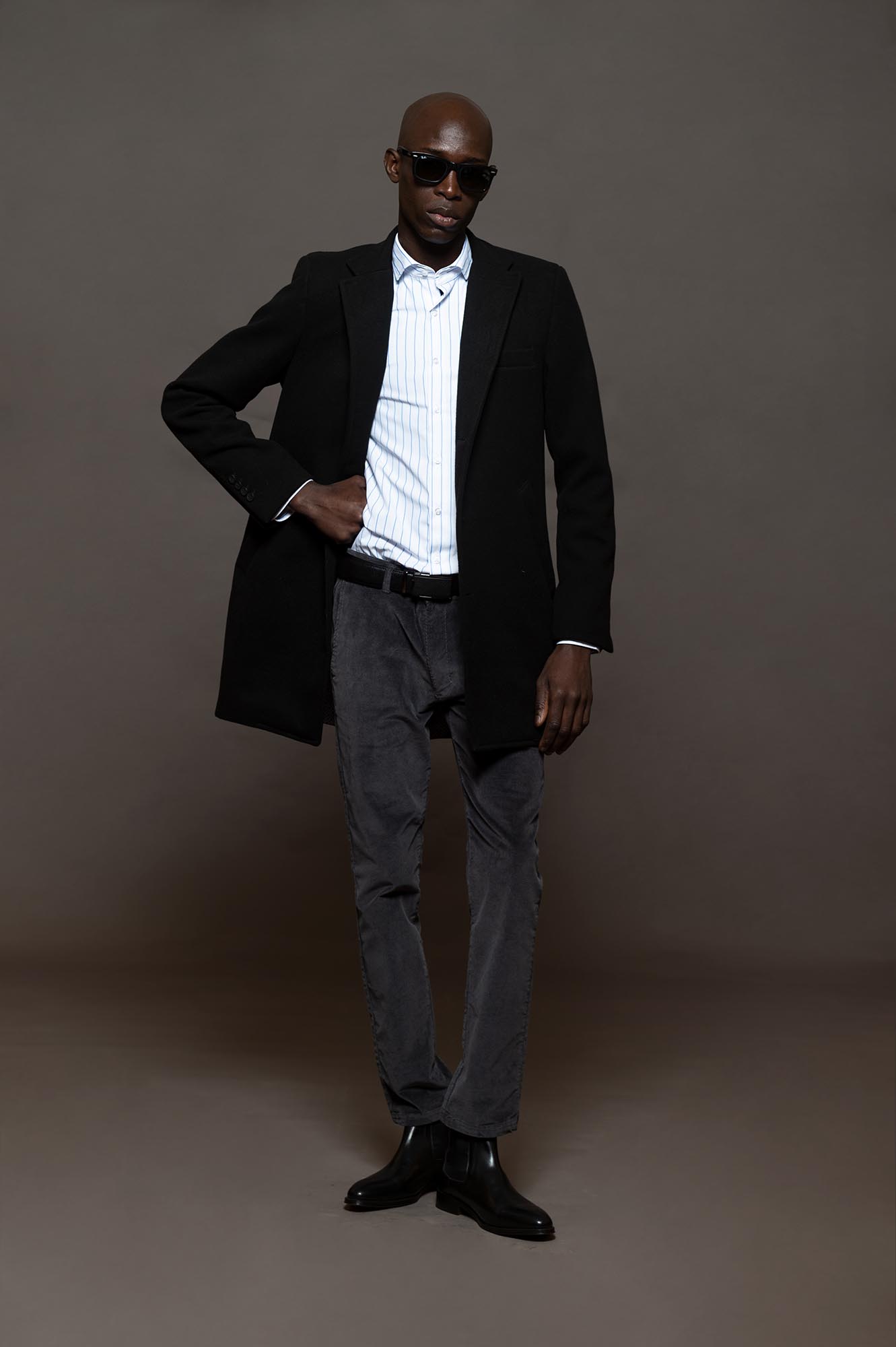 8016NE - ABRIGO WHISKY NEGRO